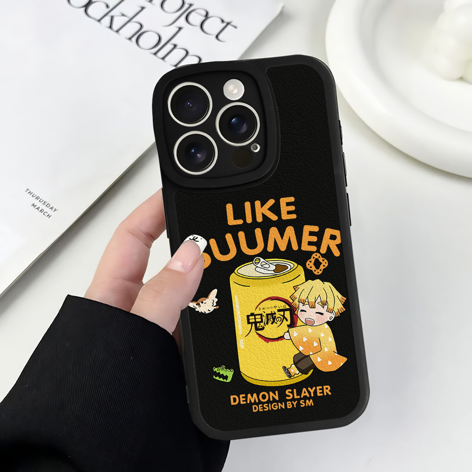 （画像用） 鬼滅の刃（きめつのやいば）我妻 善逸／あがつま ぜんいつ Agatsuma Zenitsu 【iPhone 16シリーズ対応】シリコンスマホケース（レザー調） 材質：シリコン